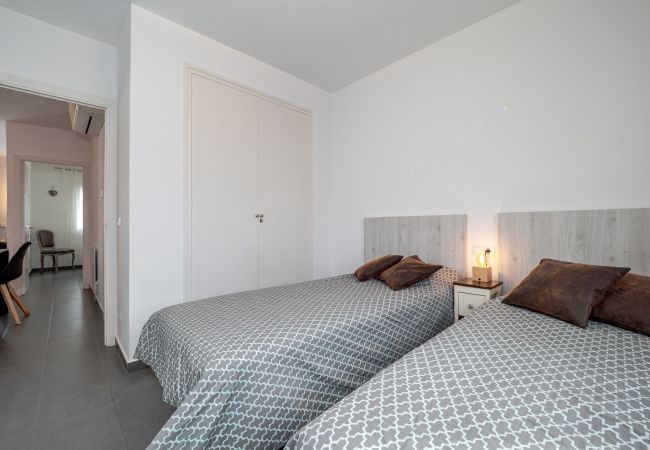 Apartment in Empuriabrava - ILA24