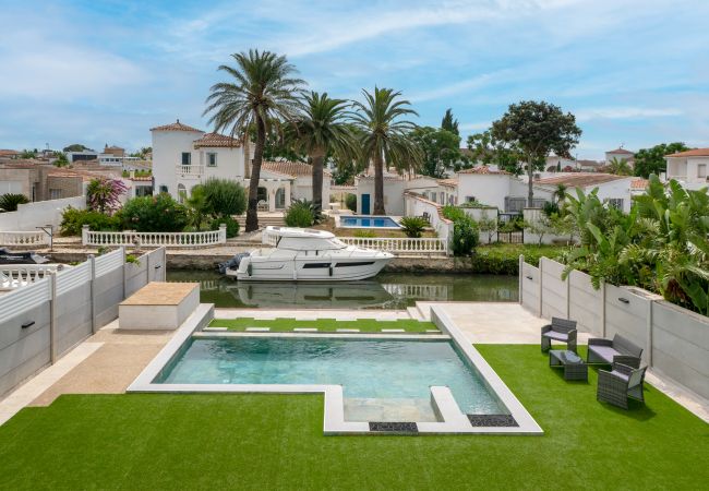 Villa in Empuriabrava - LV21 CAP RAS