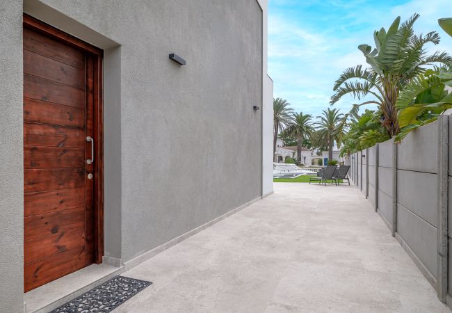 Villa in Empuriabrava - LV21 CAP RAS