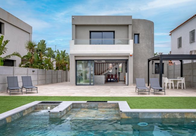 Villa in Empuriabrava - LV21 CAP RAS